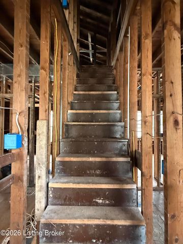 635 Cecil Ave, Louisville, KY 40211