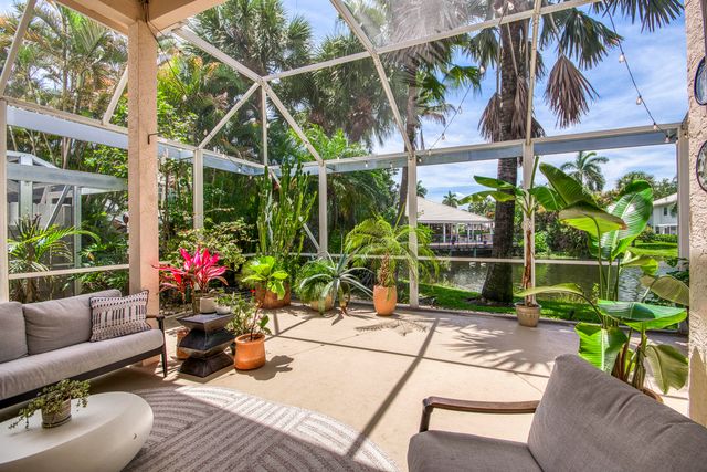 264 W Canterbury Dr W W, Palm Beach Gardens, FL 33418