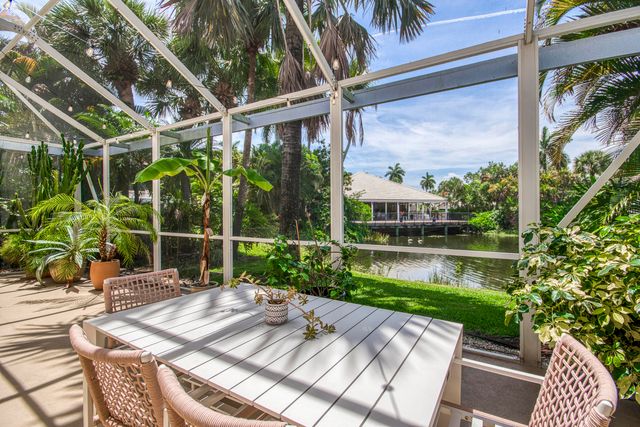 264 W Canterbury Dr W W, Palm Beach Gardens, FL 33418