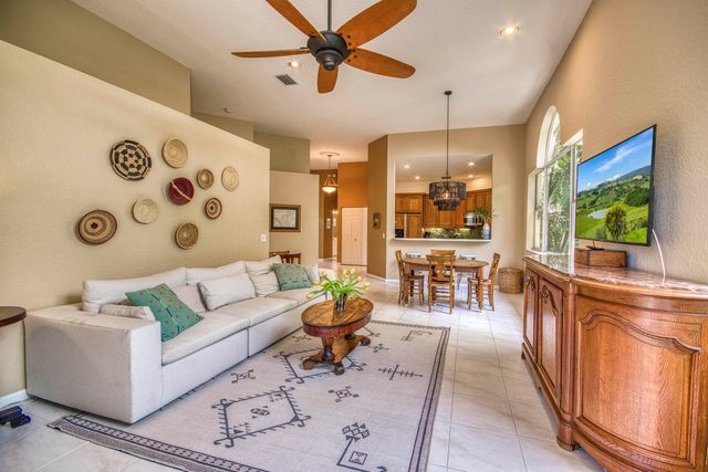 264 W Canterbury Dr W W, Palm Beach Gardens, FL 33418