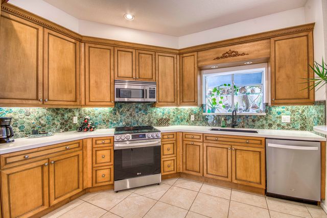 264 W Canterbury Dr W W, Palm Beach Gardens, FL 33418