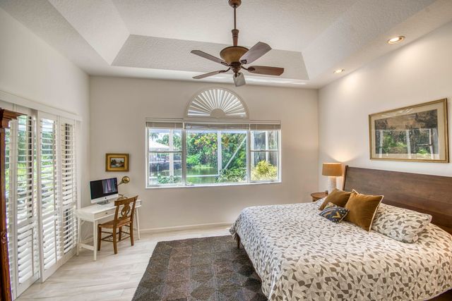 264 W Canterbury Dr W W, Palm Beach Gardens, FL 33418