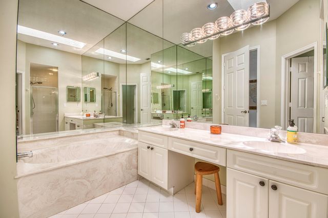 264 W Canterbury Dr W W, Palm Beach Gardens, FL 33418