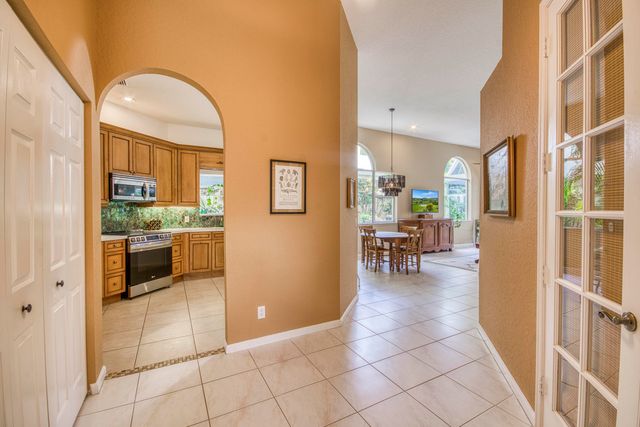 264 W Canterbury Dr W W, Palm Beach Gardens, FL 33418