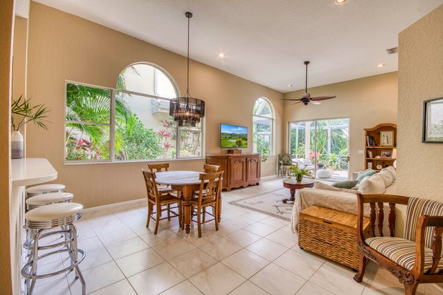 264 W Canterbury Dr W W, Palm Beach Gardens, FL 33418