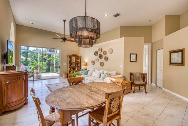 264 W Canterbury Dr W W, Palm Beach Gardens, FL 33418