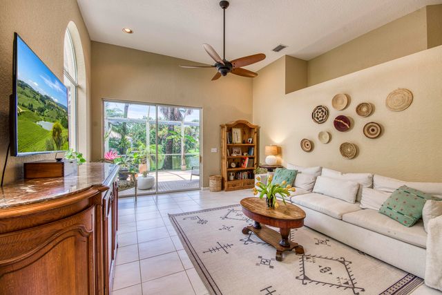 264 W Canterbury Dr W W, Palm Beach Gardens, FL 33418