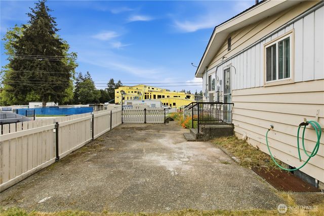 22616 24th Avenue S, Des Moines, WA 98198
