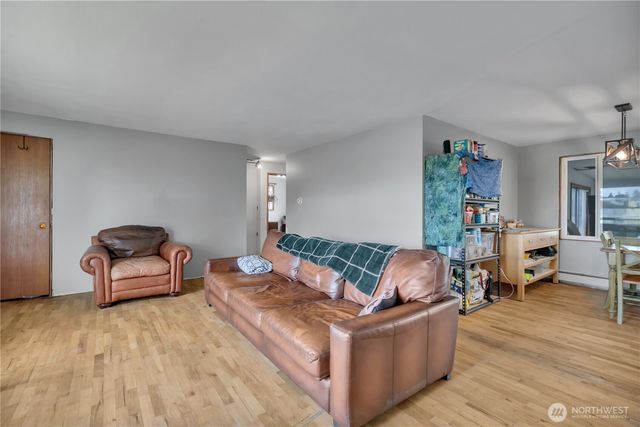 22616 24th Avenue S, Des Moines, WA 98198