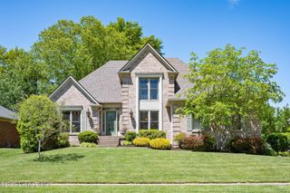 1310 Crosstimbers Dr, Louisville, KY 40245