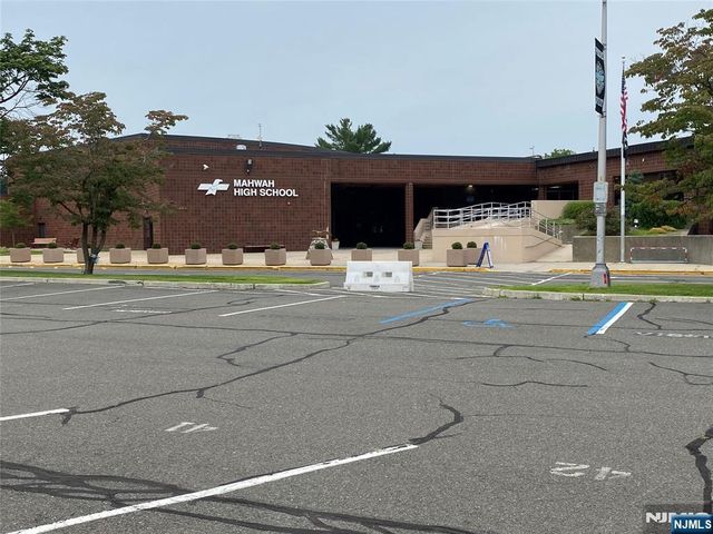 643 Plum Terrace, Mahwah, NJ 07430