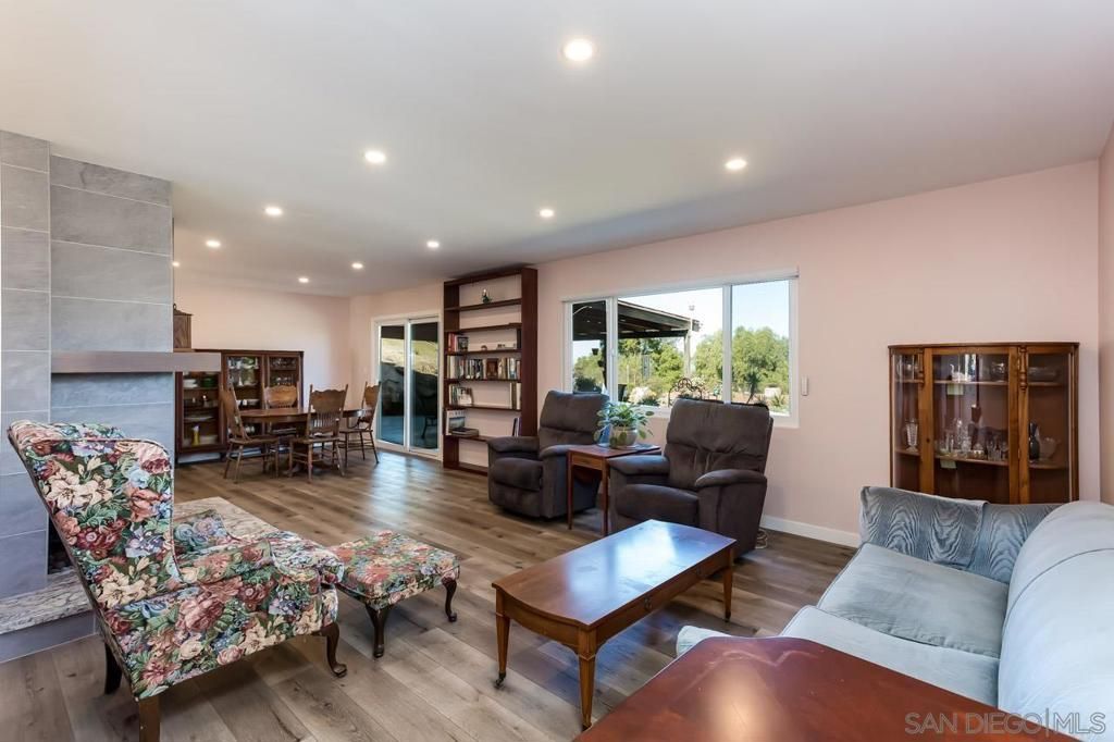 Image 27 of property listing at 2019 Avenida Penasco, El Cajon, CA 92019