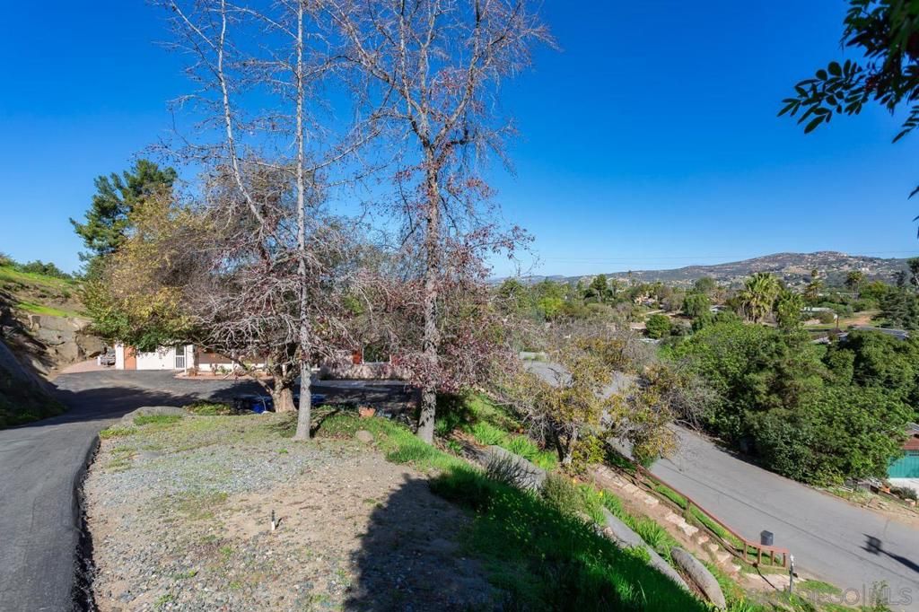 Image 3 of property listing at 2019 Avenida Penasco, El Cajon, CA 92019