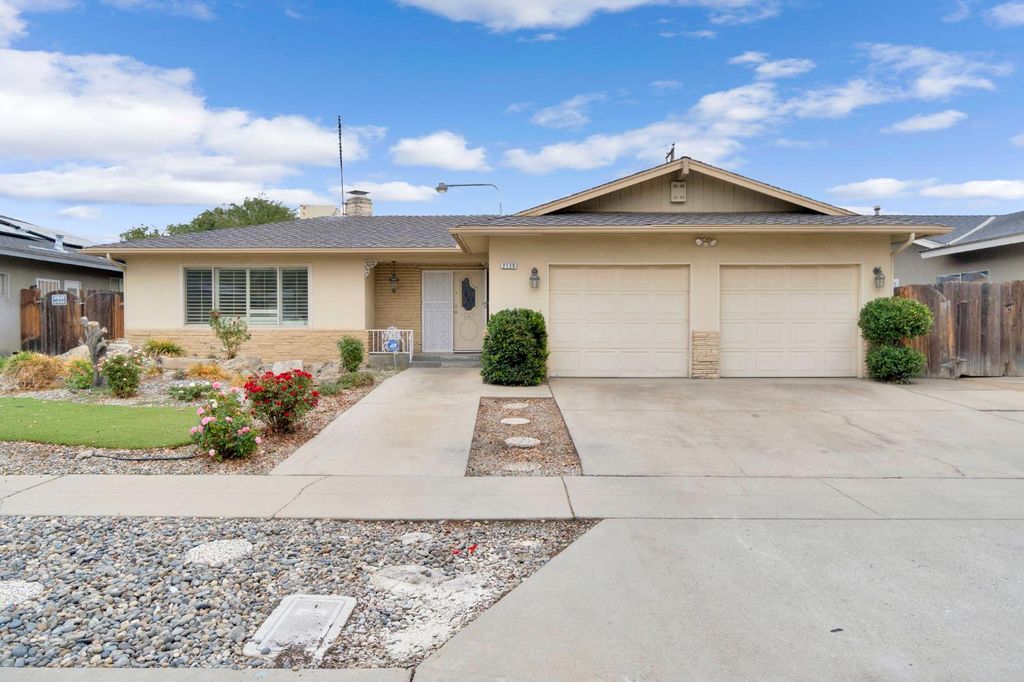 2130 N Garden Avenue, Fresno, CA 93703