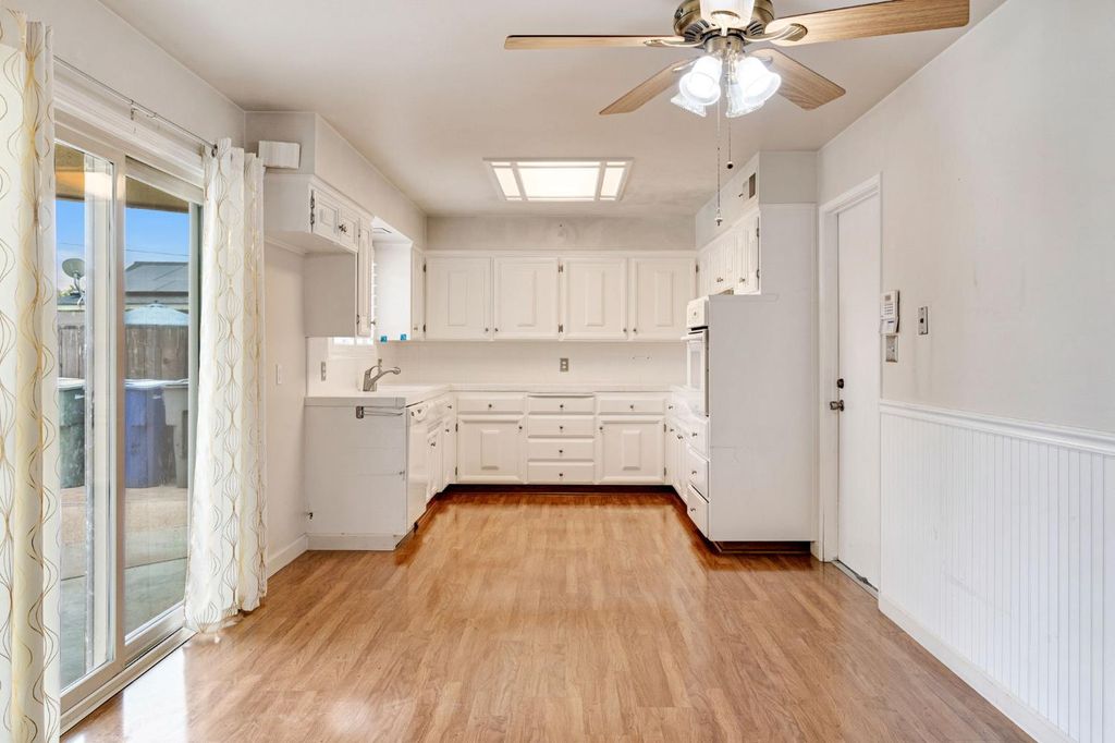 Image 12 of property listing at 2130 N Garden Avenue, Fresno, CA 93703