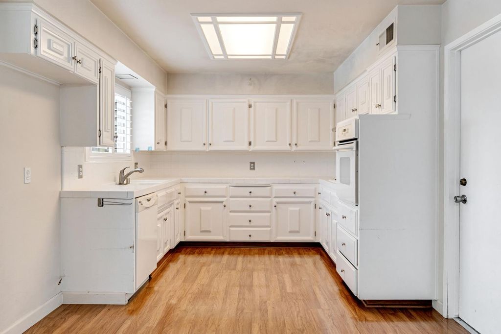 Image 13 of property listing at 2130 N Garden Avenue, Fresno, CA 93703