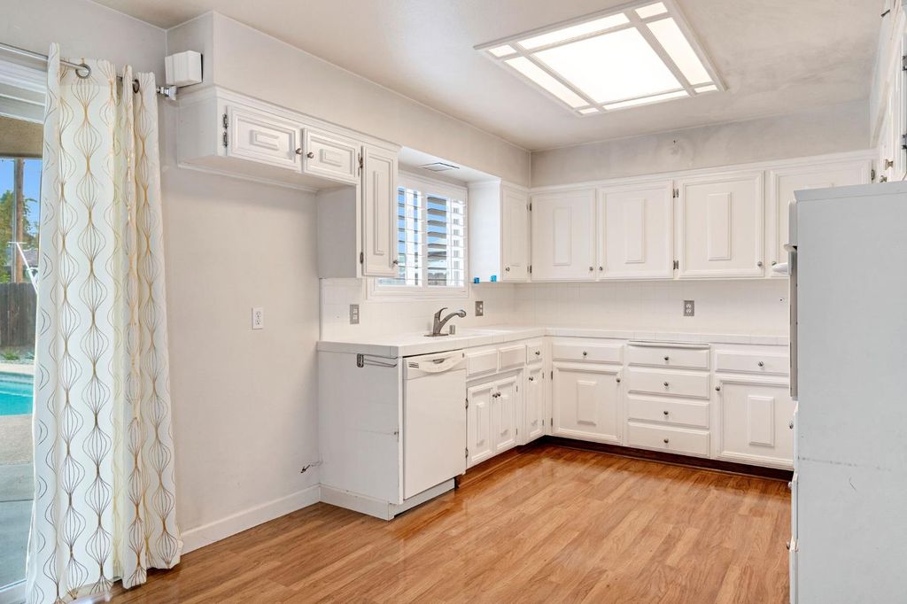 Image 14 of property listing at 2130 N Garden Avenue, Fresno, CA 93703