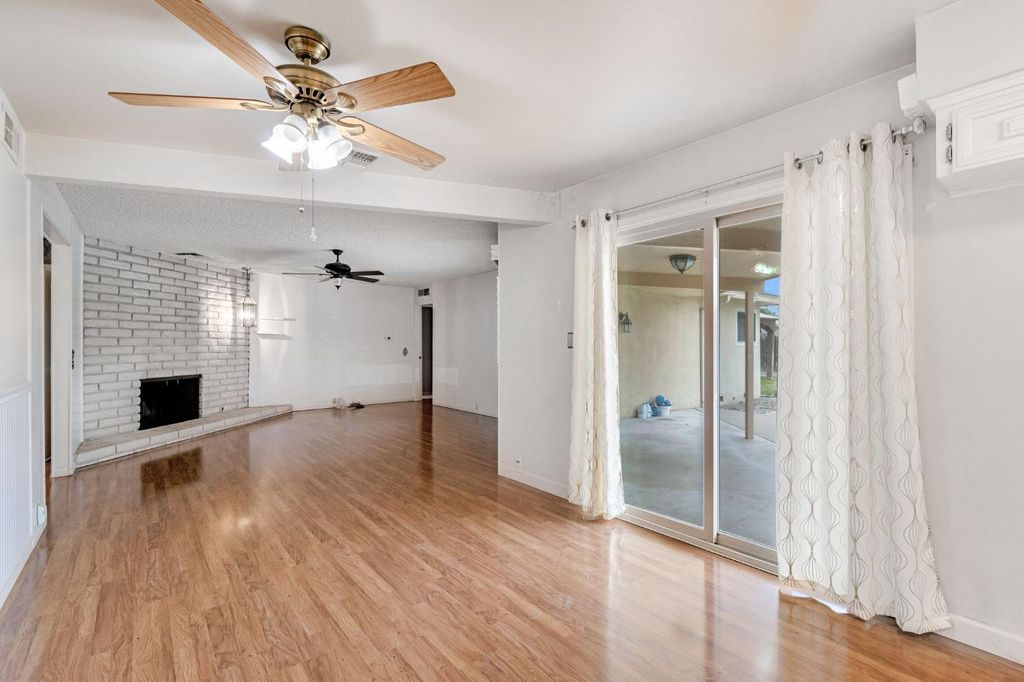 Image 15 of property listing at 2130 N Garden Avenue, Fresno, CA 93703