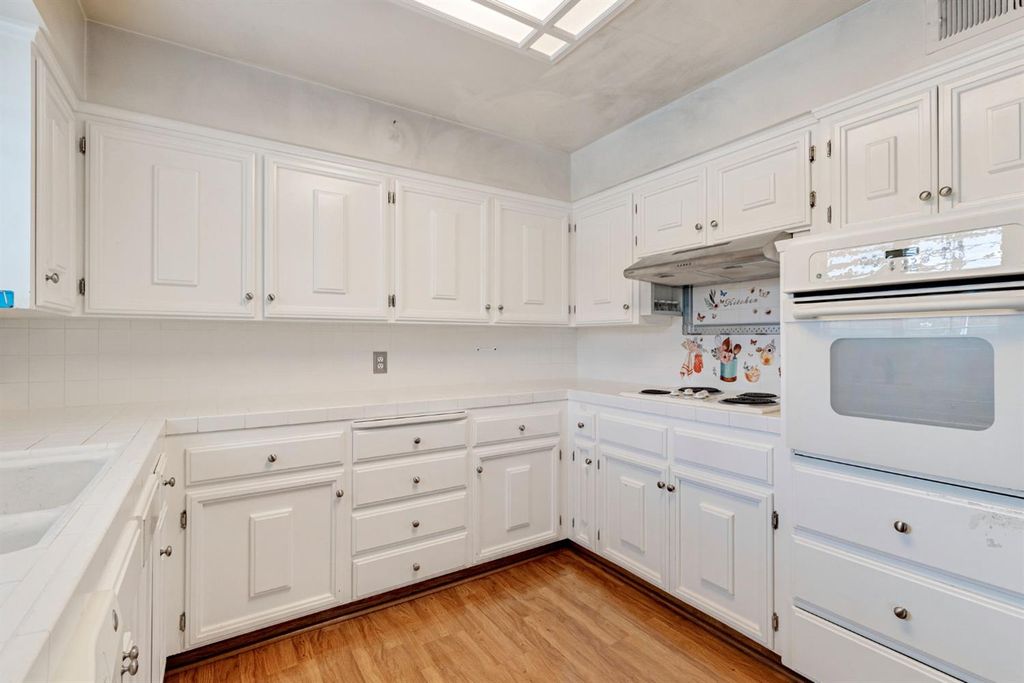 Image 16 of property listing at 2130 N Garden Avenue, Fresno, CA 93703