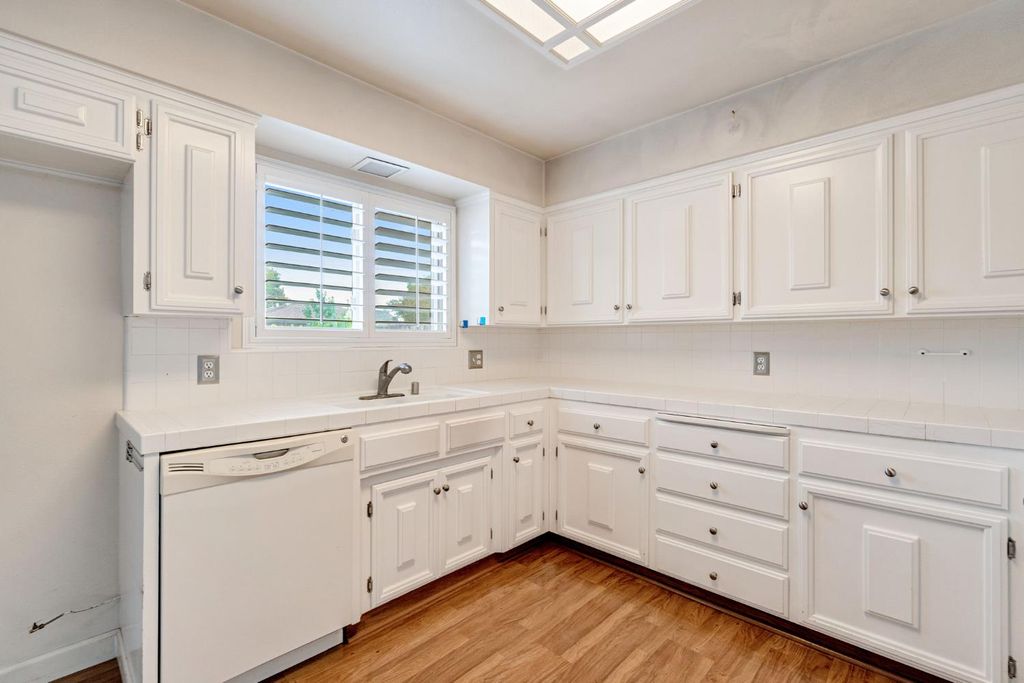 Image 17 of property listing at 2130 N Garden Avenue, Fresno, CA 93703