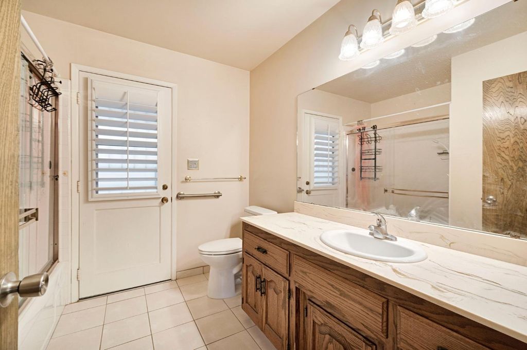 Image 20 of property listing at 2130 N Garden Avenue, Fresno, CA 93703