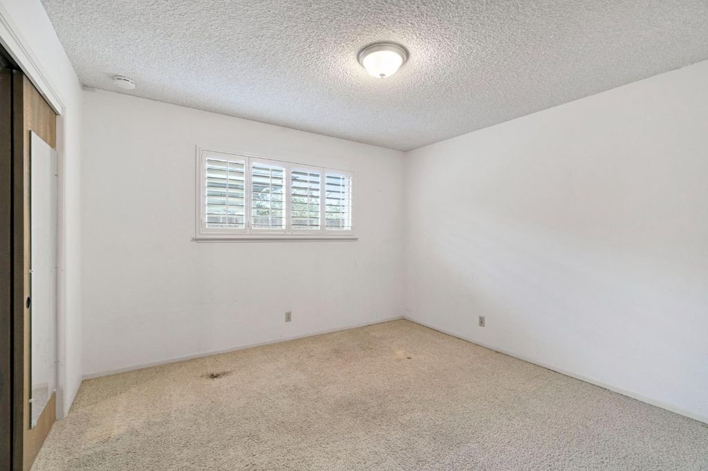 Image 21 of property listing at 2130 N Garden Avenue, Fresno, CA 93703