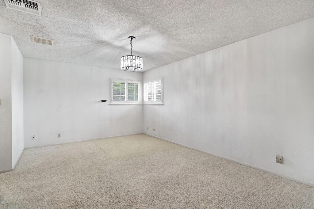 Image 23 of property listing at 2130 N Garden Avenue, Fresno, CA 93703