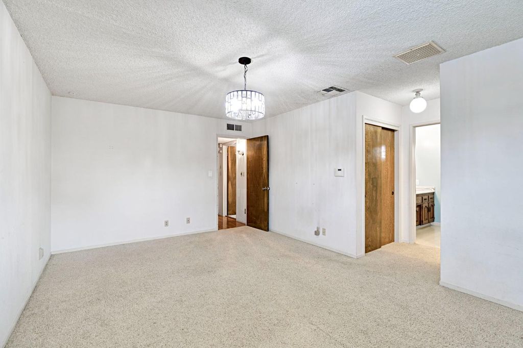 Image 24 of property listing at 2130 N Garden Avenue, Fresno, CA 93703