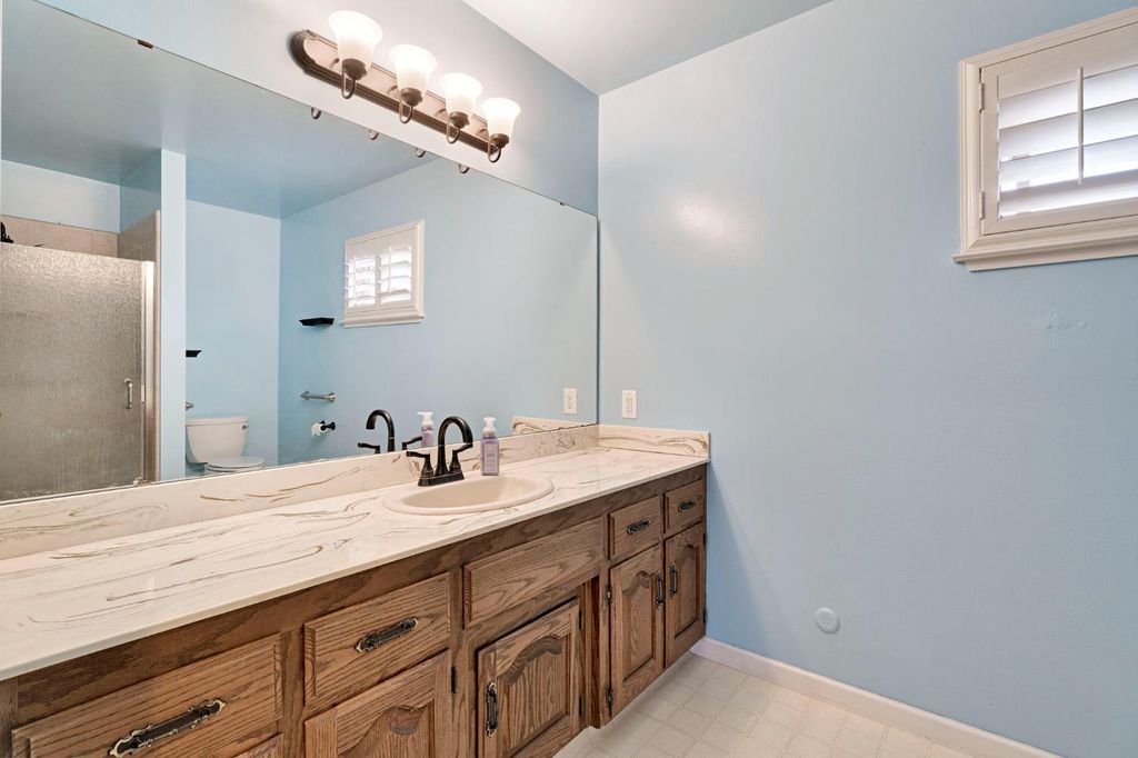 Image 25 of property listing at 2130 N Garden Avenue, Fresno, CA 93703