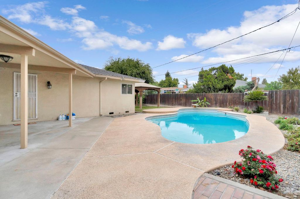 Image 27 of property listing at 2130 N Garden Avenue, Fresno, CA 93703