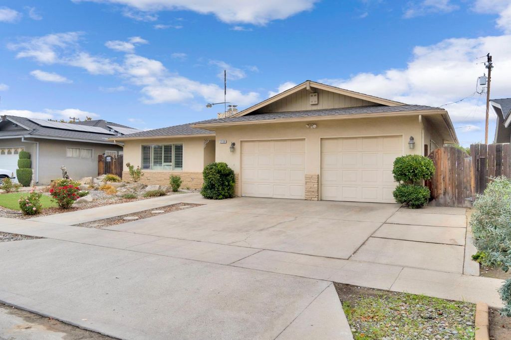 Image 3 of property listing at 2130 N Garden Avenue, Fresno, CA 93703