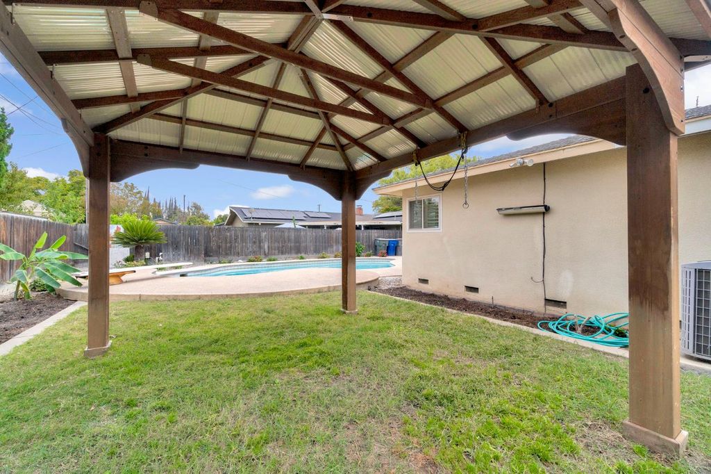 Image 30 of property listing at 2130 N Garden Avenue, Fresno, CA 93703