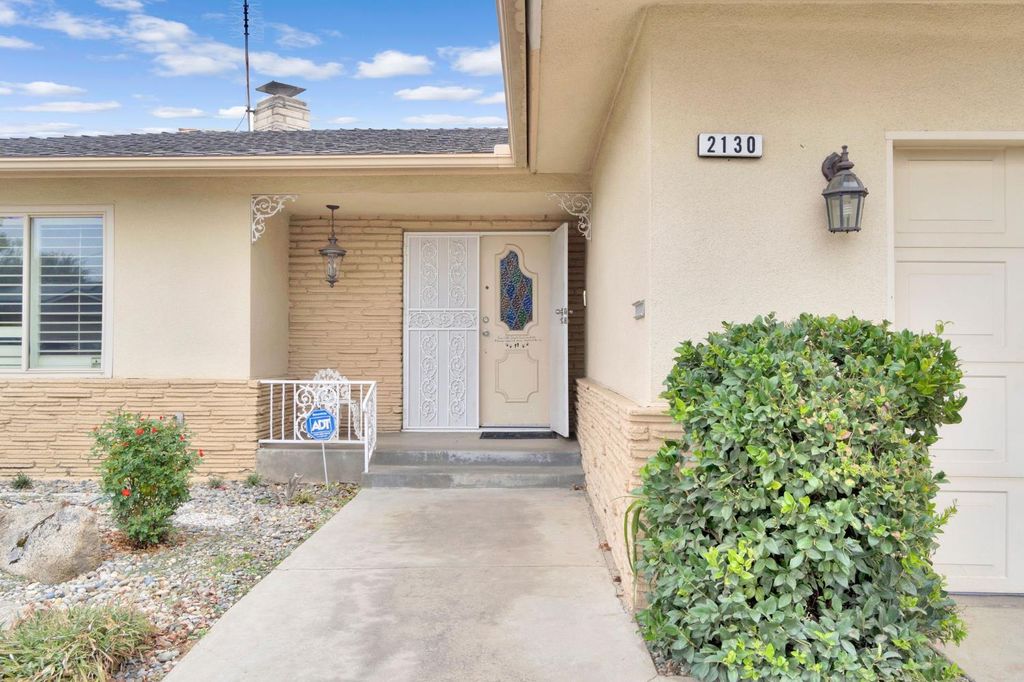 Image 4 of property listing at 2130 N Garden Avenue, Fresno, CA 93703