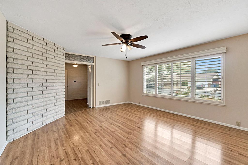 Image 7 of property listing at 2130 N Garden Avenue, Fresno, CA 93703