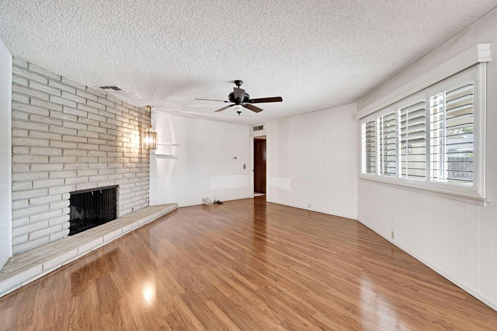 Image 9 of property listing at 2130 N Garden Avenue, Fresno, CA 93703