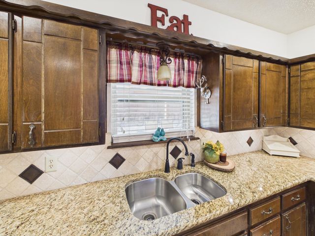 2735 N CHEROKEE Drive, Pampa, TX 79065