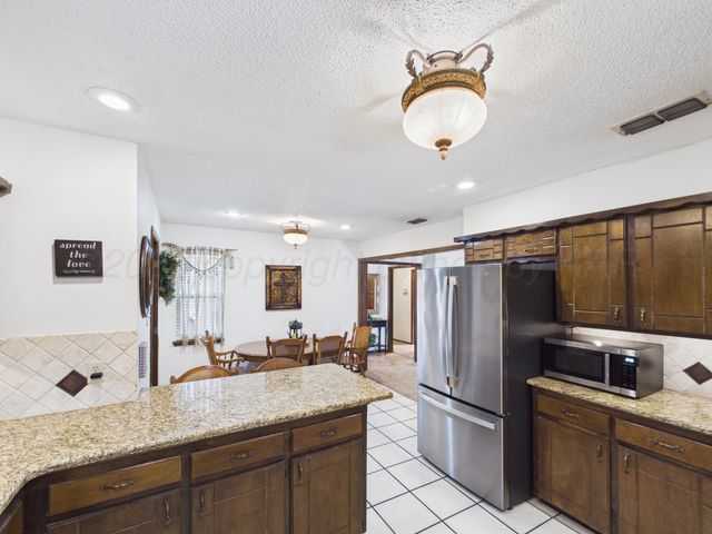 2735 N CHEROKEE Drive, Pampa, TX 79065