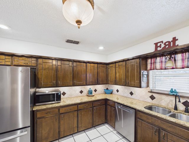 2735 N CHEROKEE Drive, Pampa, TX 79065