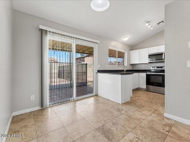 7522 W HIGHLAND Avenue, Phoenix, AZ 85033