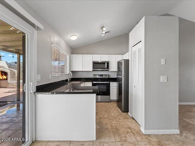 7522 W HIGHLAND Avenue, Phoenix, AZ 85033