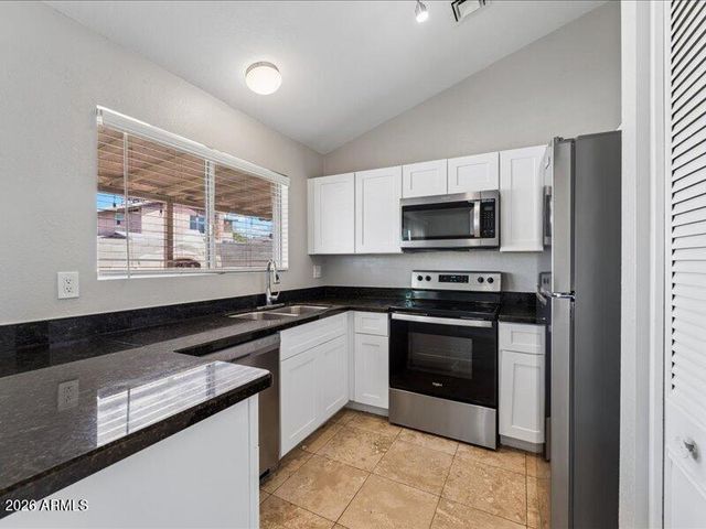 7522 W HIGHLAND Avenue, Phoenix, AZ 85033