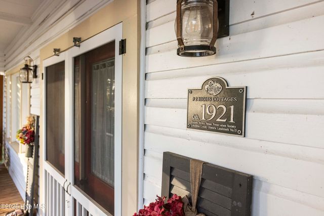 204 Lakeshore Drive, Lake Waccamaw, NC 28450