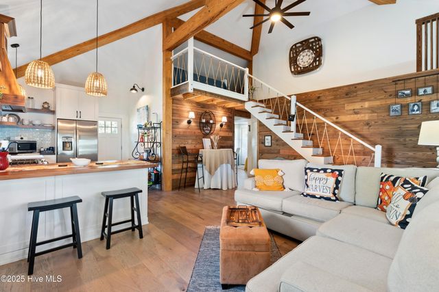 204 Lakeshore Drive, Lake Waccamaw, NC 28450