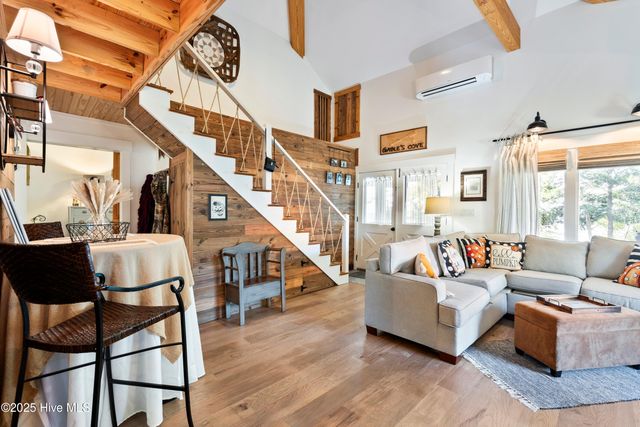 204 Lakeshore Drive, Lake Waccamaw, NC 28450