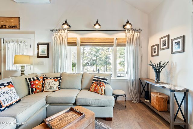 204 Lakeshore Drive, Lake Waccamaw, NC 28450