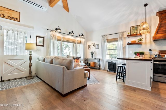 204 Lakeshore Drive, Lake Waccamaw, NC 28450