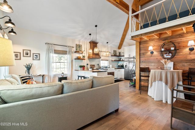 204 Lakeshore Drive, Lake Waccamaw, NC 28450