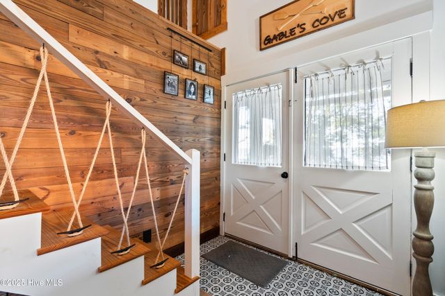 204 Lakeshore Drive, Lake Waccamaw, NC 28450