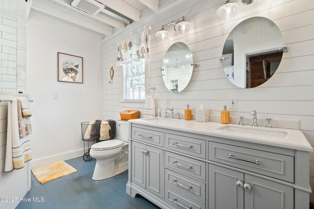 204 Lakeshore Drive, Lake Waccamaw, NC 28450