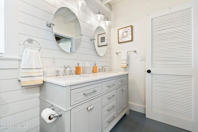 204 Lakeshore Drive, Lake Waccamaw, NC 28450